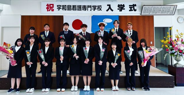 ４月３日、31期生入学式が行われました。新入生のみなさん、ご入学おめでとうございます。新たな道への期待や不安など様々な気持ちがあると思いますが、これからの学びが充実したものになるよう、教職員一同サポートしていきます。みんなで親睦を深め、共に支え合い、自身の看護の道を見つけていきましょう！